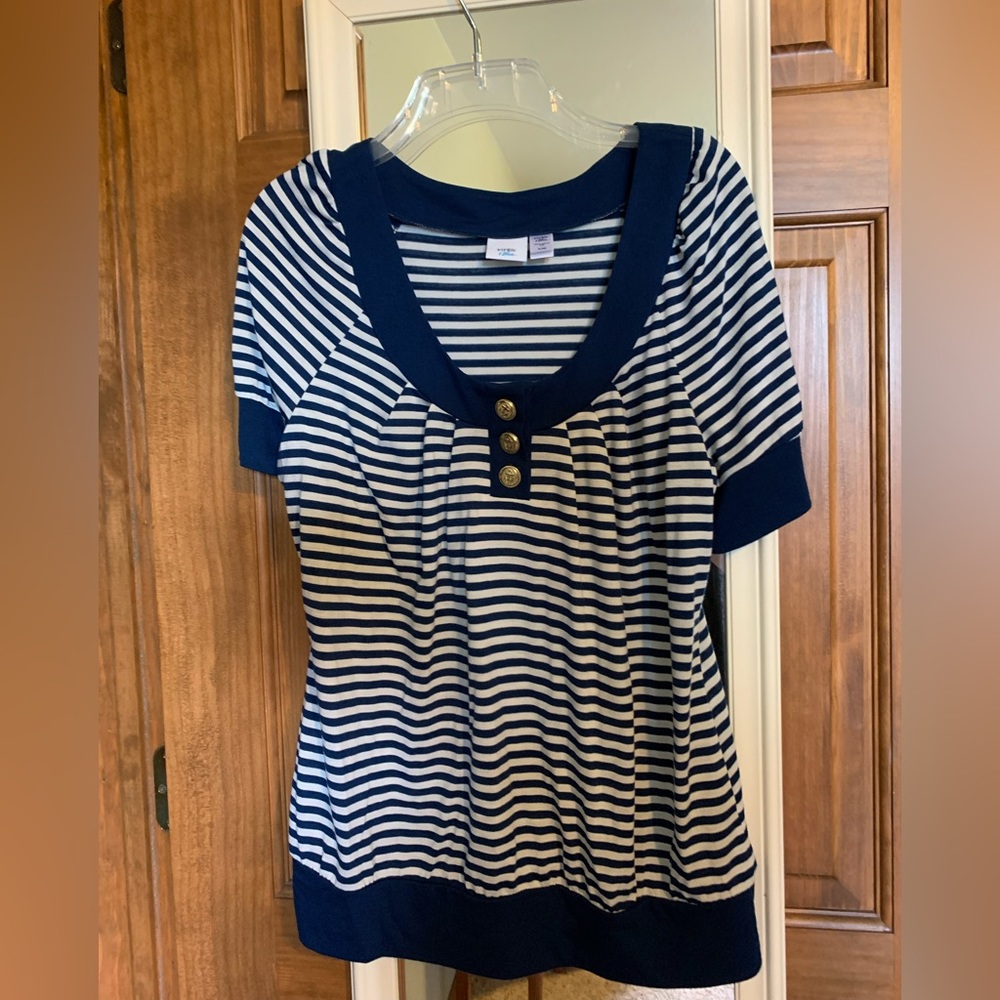 Women’s xlarge nautical style shirt with anchor on buttons